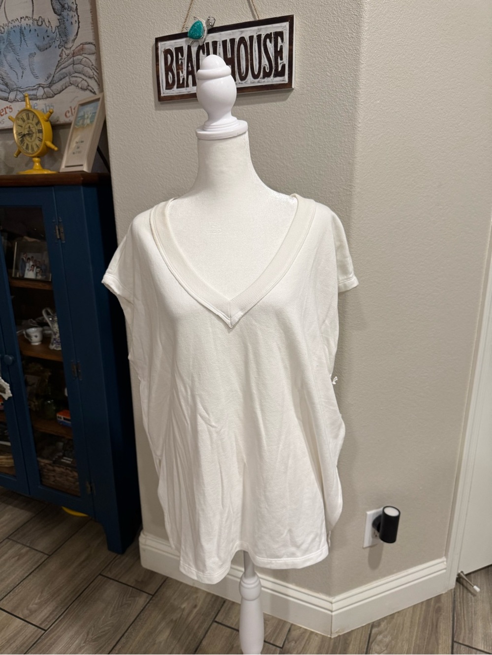 NWT! Z Supply White V-Neck Sleeveless Tank